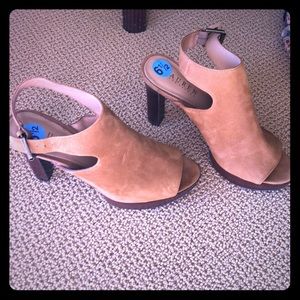 Brand new never worn Ralph Lauren leather heels